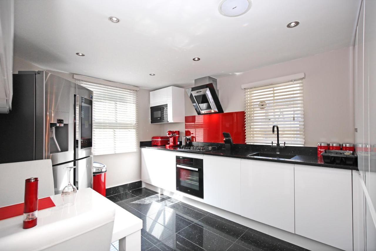 Modern Bedroom In London !! ภายนอก รูปภาพ